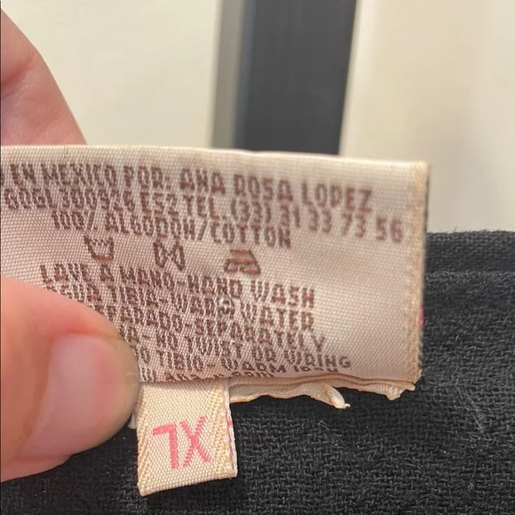 Vintage Ana Rosa Black Cap Sleeve Blouse with Floral Details - Picture 8 of 8